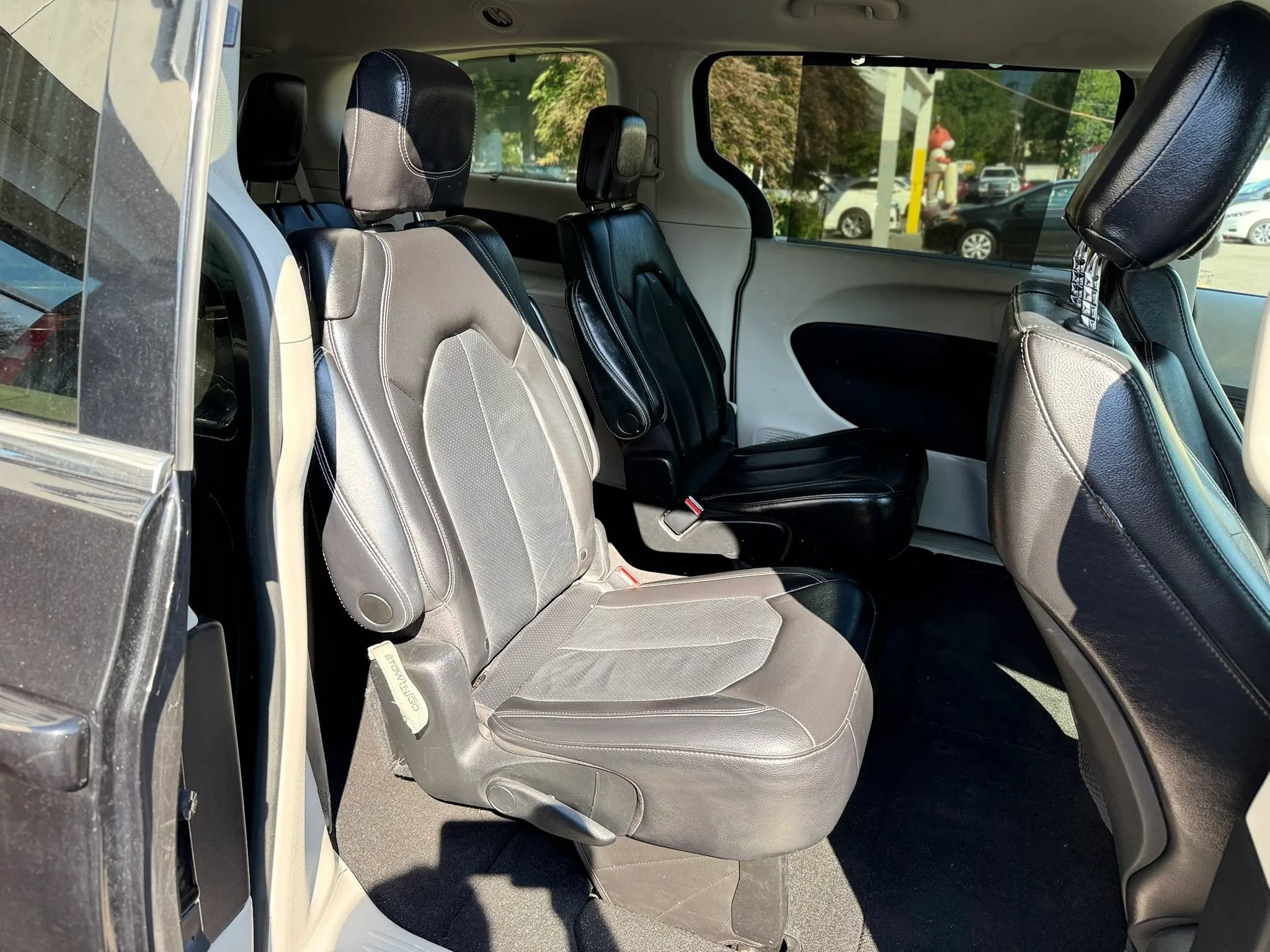 Used 2022 Chrysler Pacifica Touring-L FWD image 32