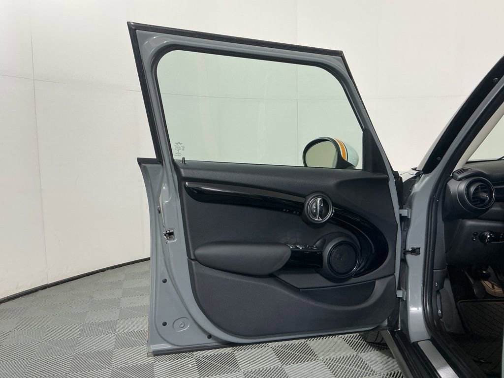 Used 2017 MINI Cooper 4-Door Hardtop image 18