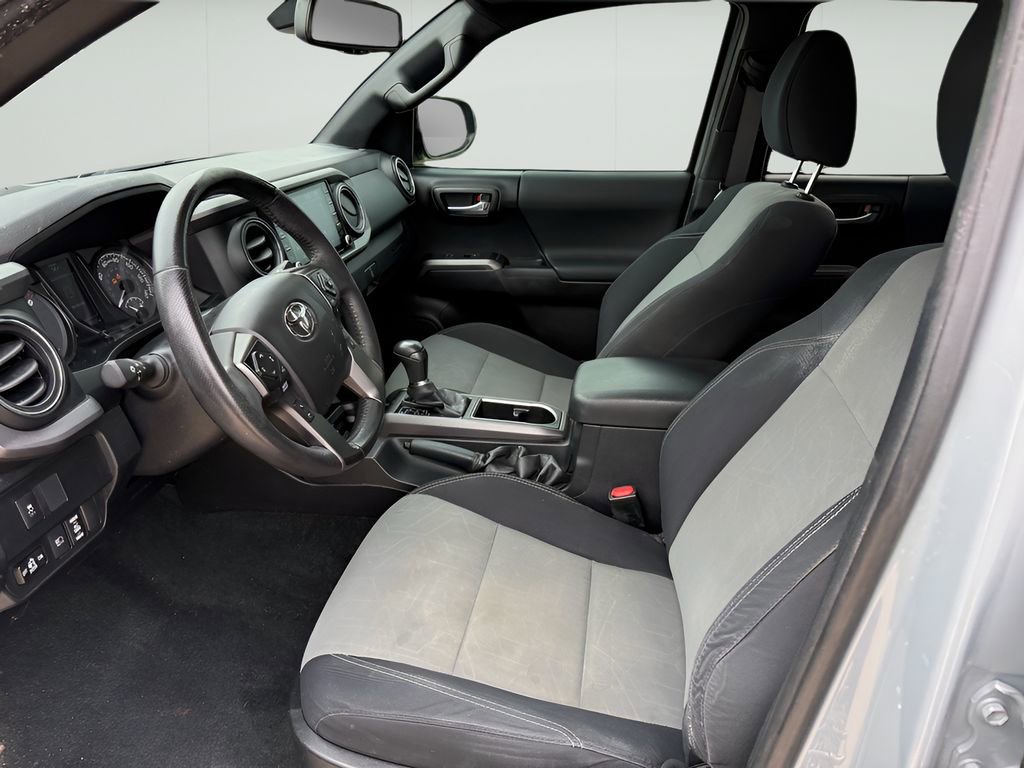 Used 2021 Toyota Tacoma TRD Sport w/ Technology Package image 10