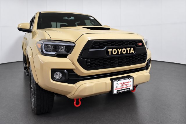 Used 2017 Toyota Tacoma TRD Sport w/ Tow Package (A/T) AWD/4WD image 3