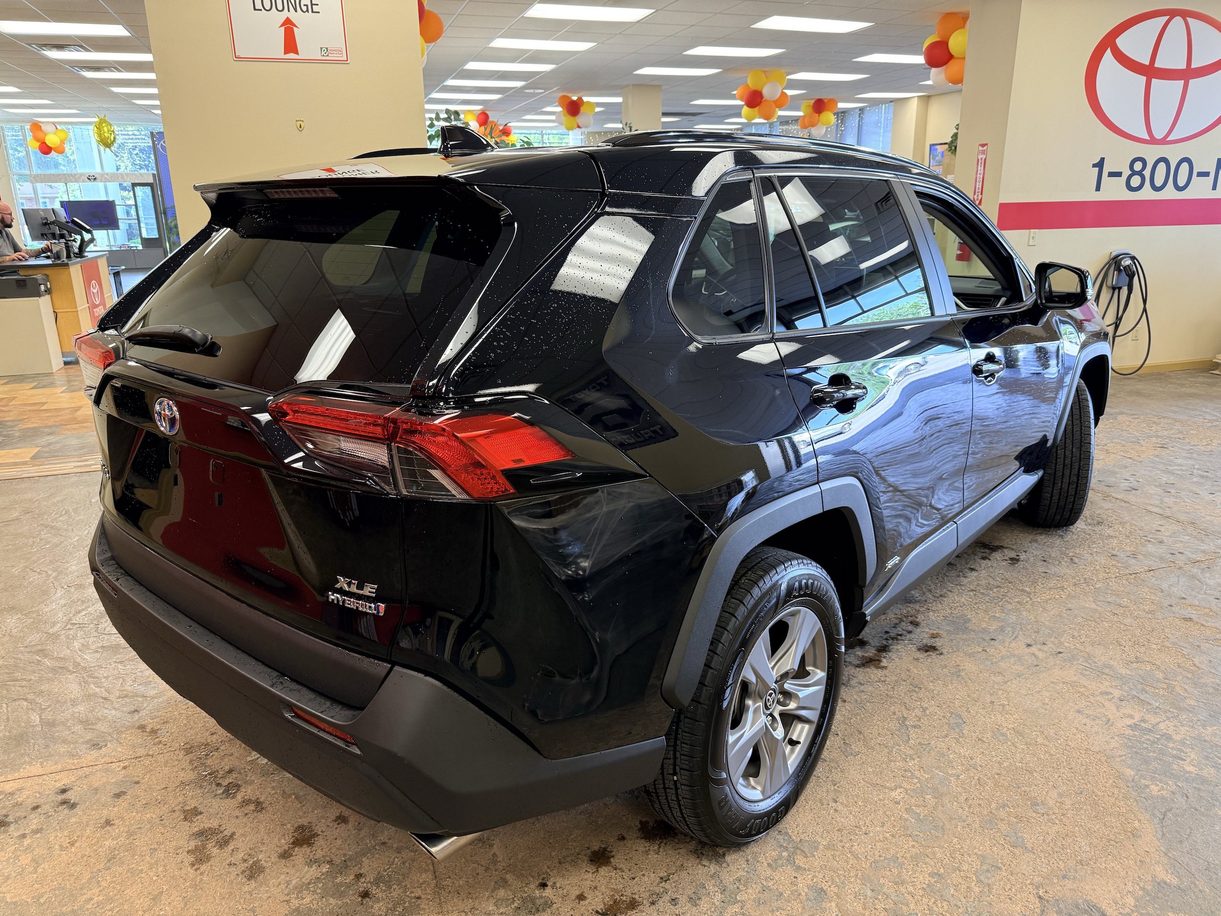 Used 2023 Toyota RAV4 XLE w/ Convenience Package AWD/4WD image 12