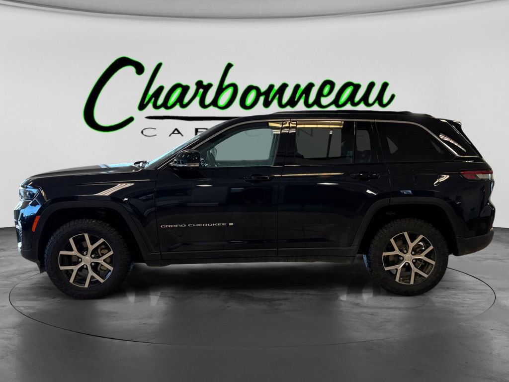 Used 2024 Jeep Grand Cherokee Limited w/ Luxury Tech Group II image 2