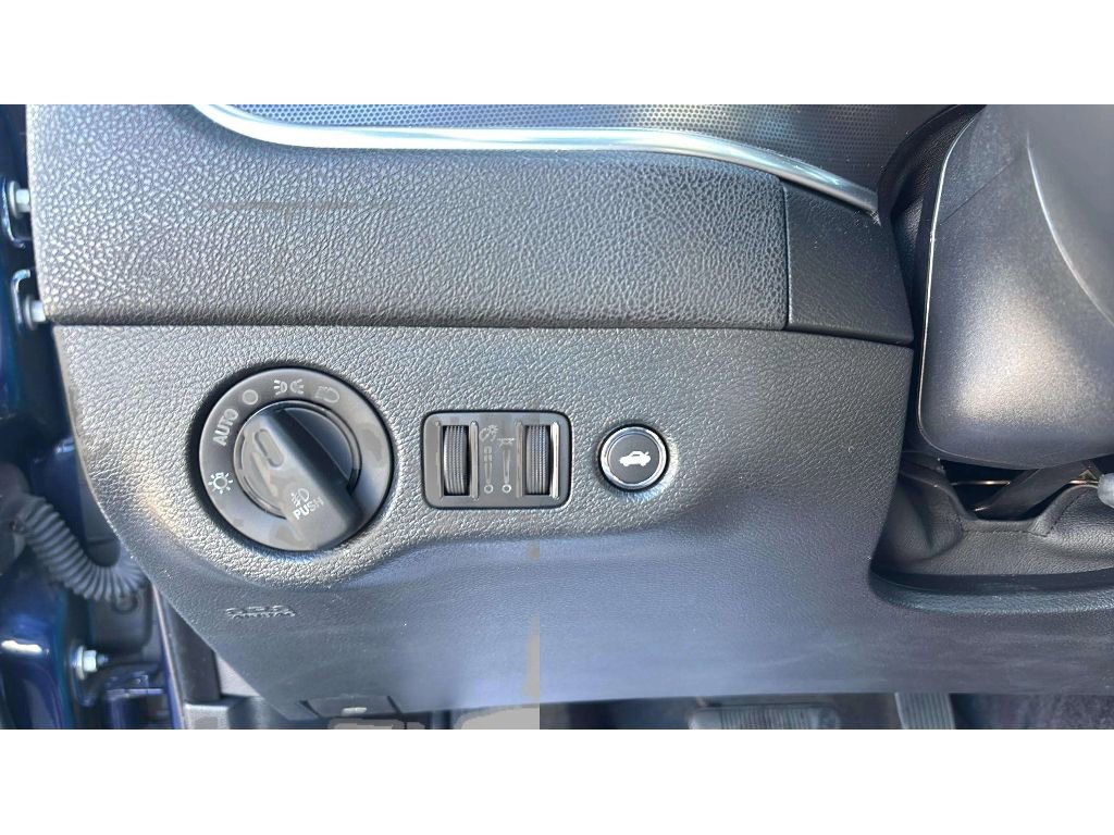 Used 2016 Dodge Charger SXT w/ Navigation & Travel Group image 19