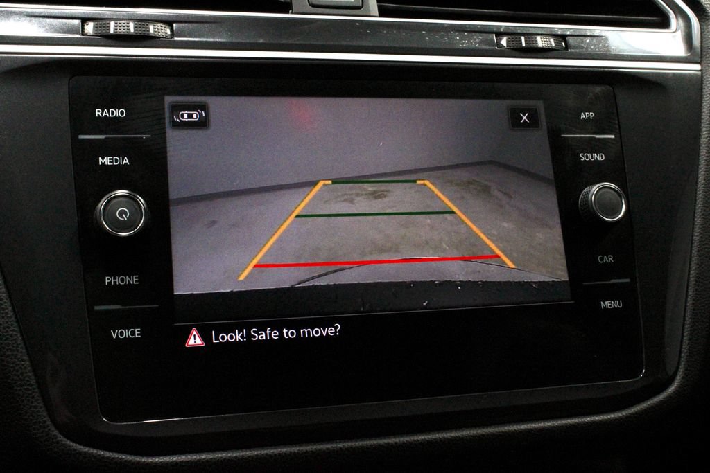 Used 2024 Volkswagen Tiguan SE FWD image 2