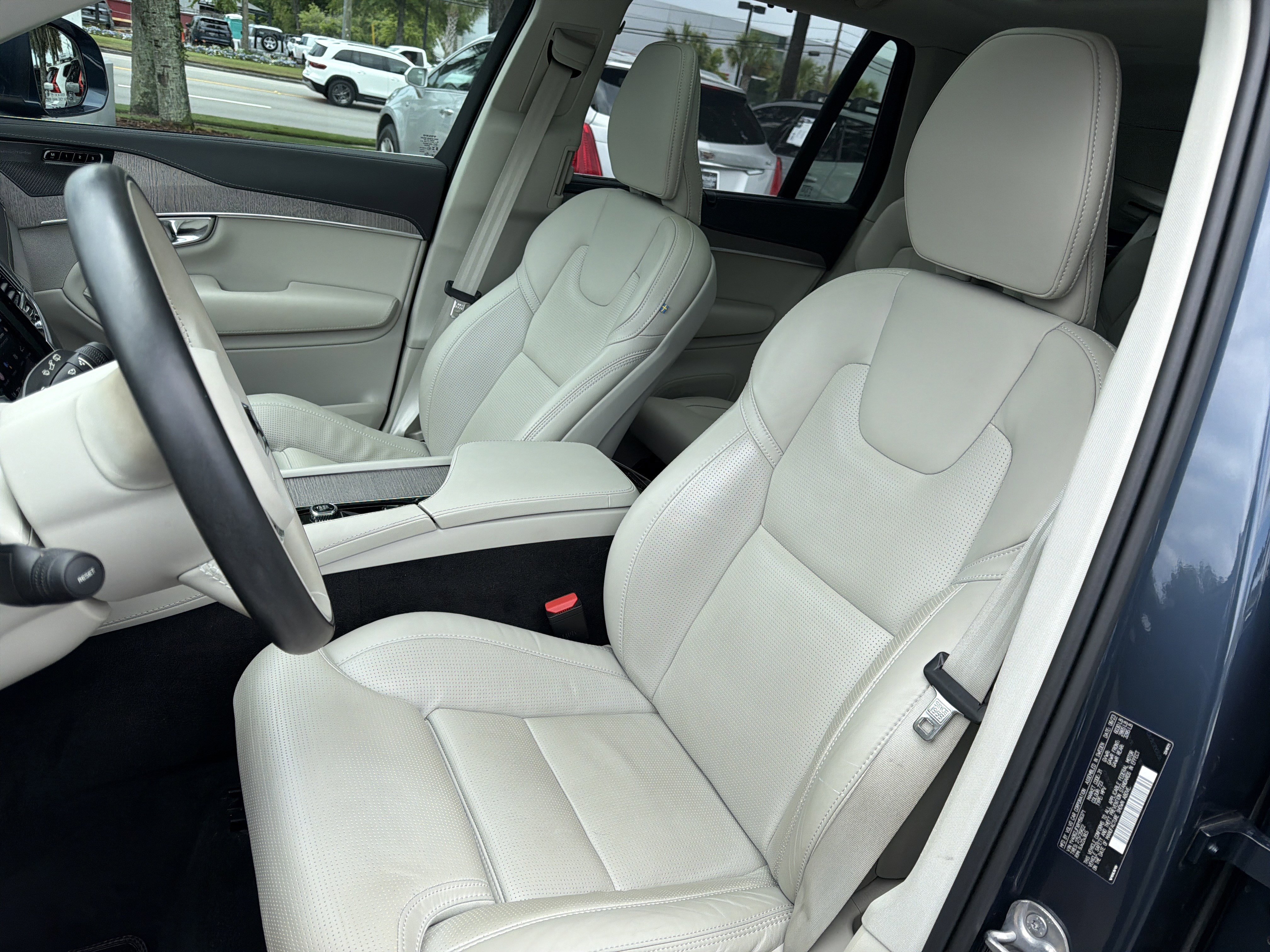 Used 2024 Volvo XC90 B6 Ultimate w/ Protection Package Premier AWD/4WD image 16