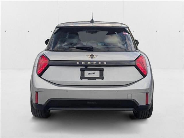 Used 2025 MINI Cooper 2-Door Hardtop image 8