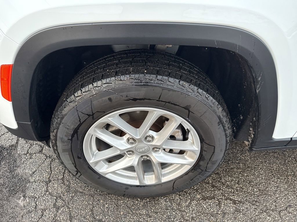 Used 2024 Jeep Grand Cherokee Laredo X image 31