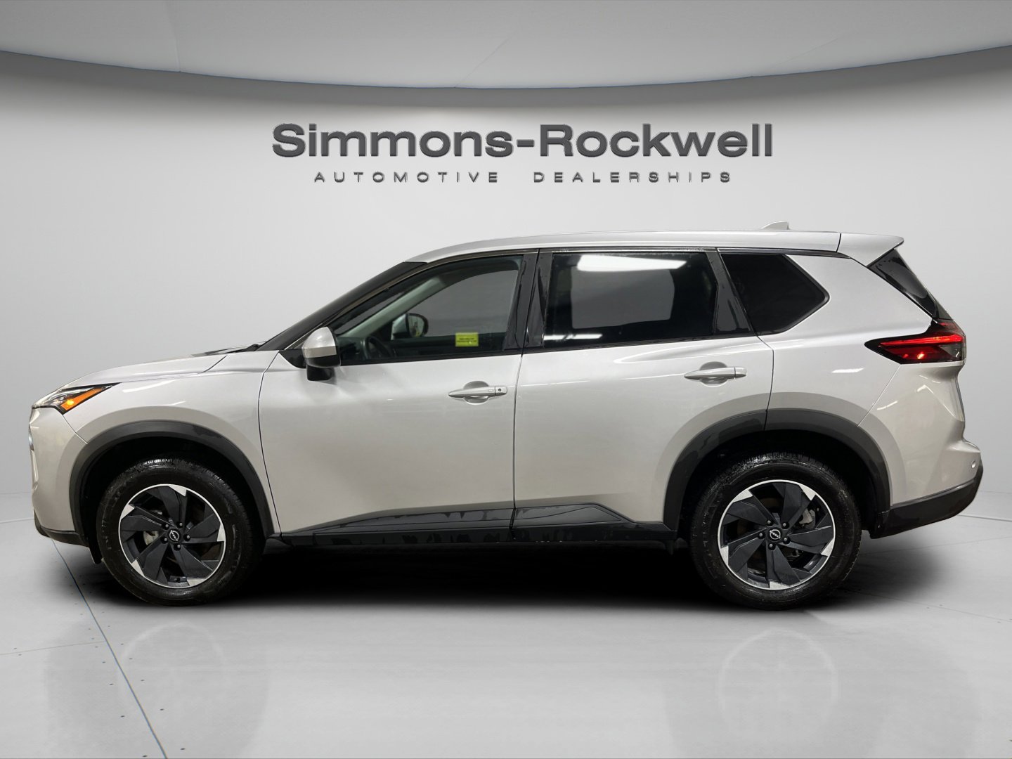 Used 2024 Nissan Rogue SV image 8