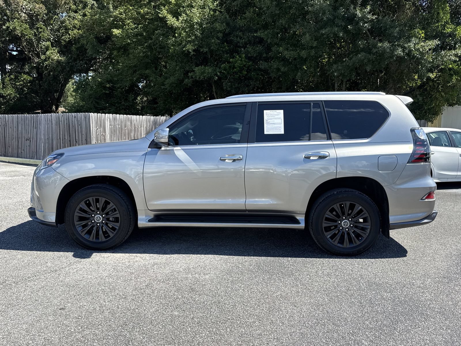 Used 2023 Lexus GX 460 Premium w/ Accessory Package AWD/4WD image 2