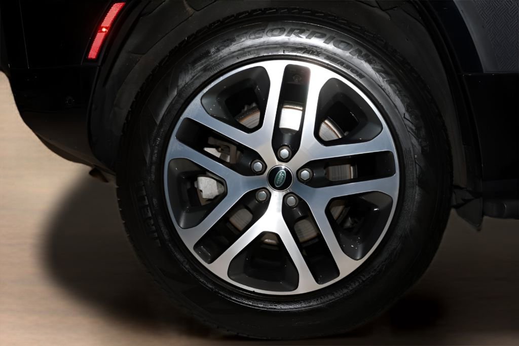 Used 2023 Land Rover Defender 110 X-Dynamic SE image 47