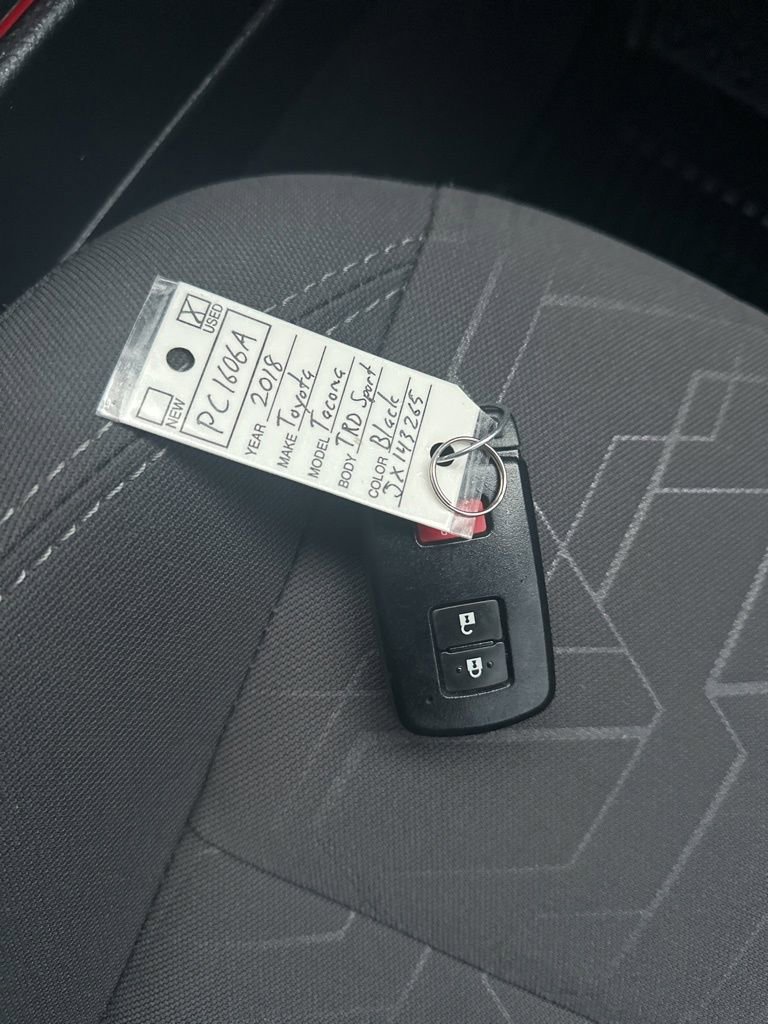 Used 2018 Toyota Tacoma TRD Sport w/ Technology Package image 34