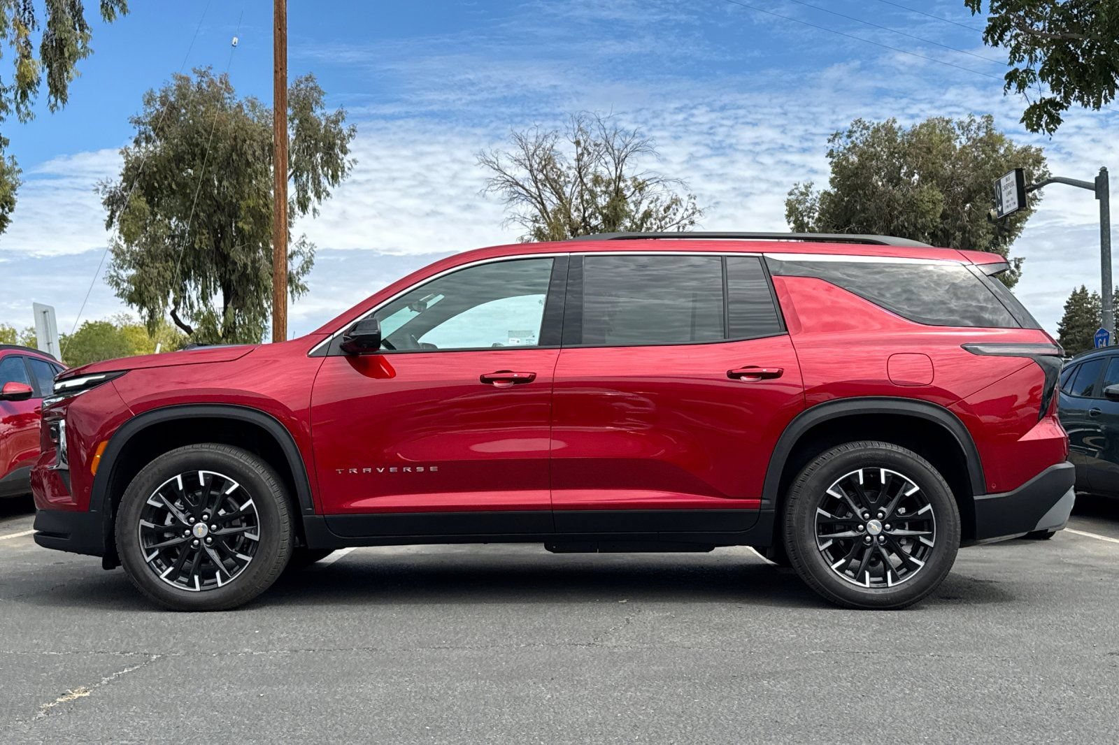 Used 2026 Chevrolet Traverse LT w/ Enhanced Driving Package AWD/4WD image 8