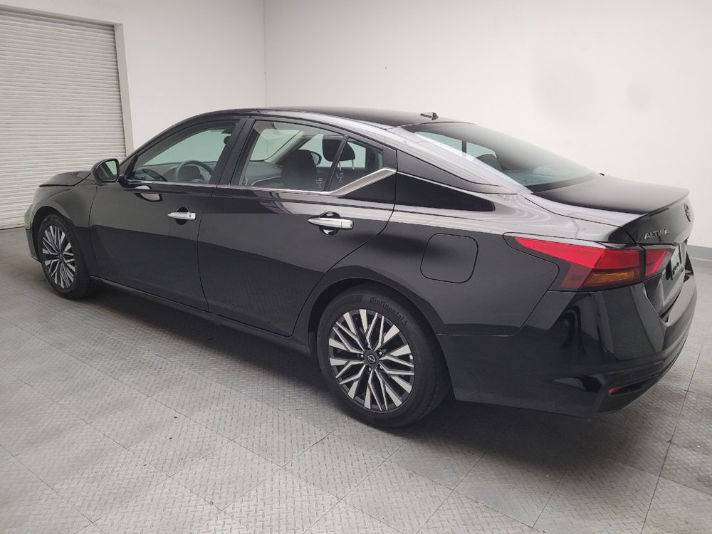 Used 2025 Nissan Altima 2.5 SV FWD image 3