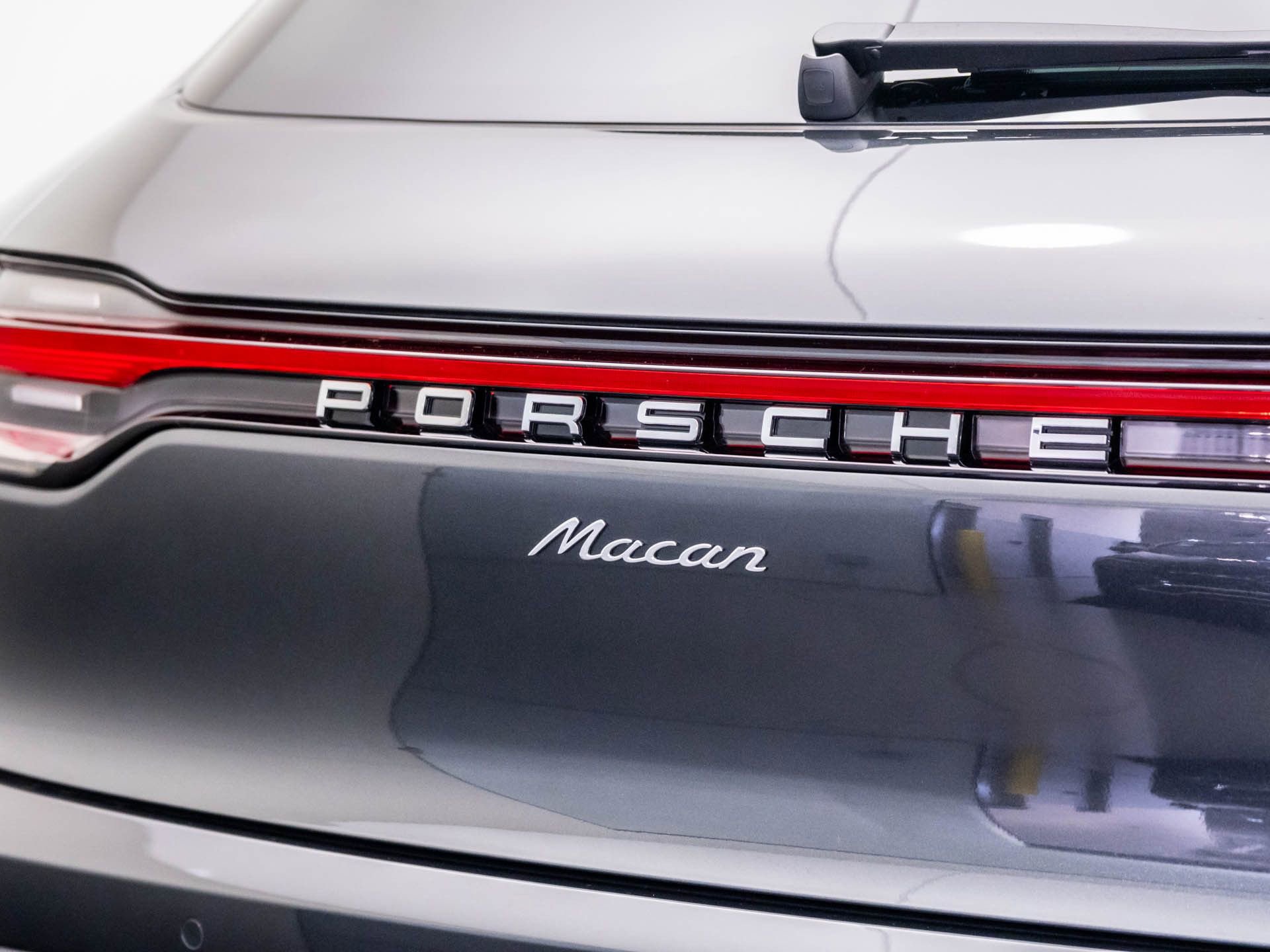 Certified 2026 Porsche Macan image 32