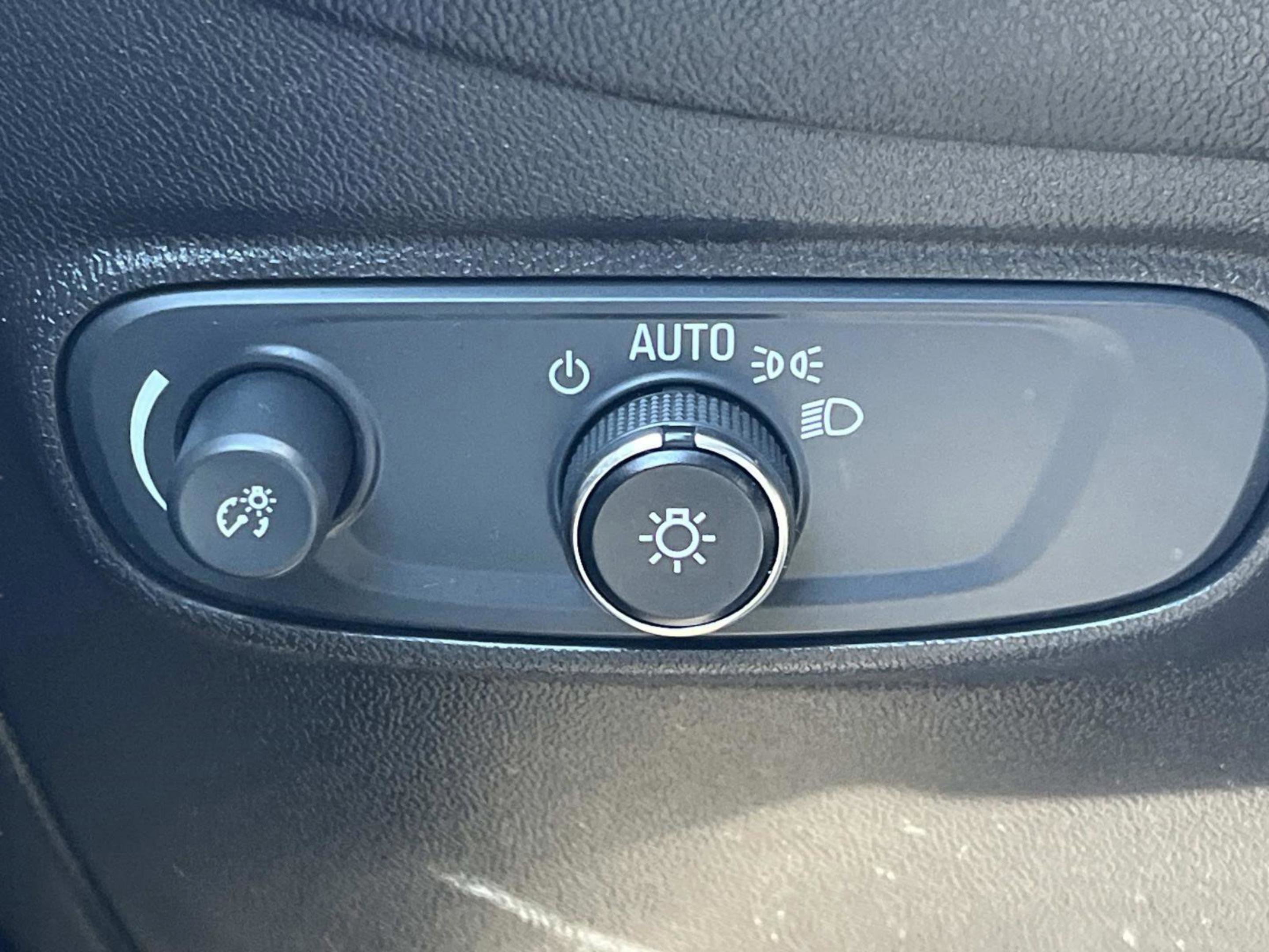 Used 2023 Chevrolet Equinox LT image 31