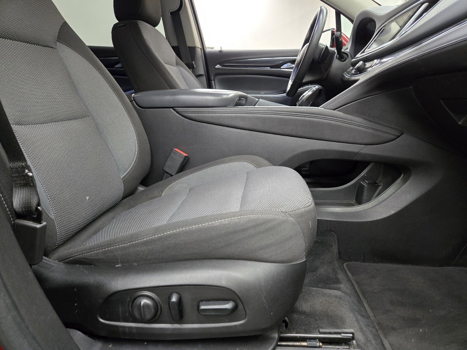 Used 2021 Buick Enclave Preferred w/ LPO, Cargo Package image 13