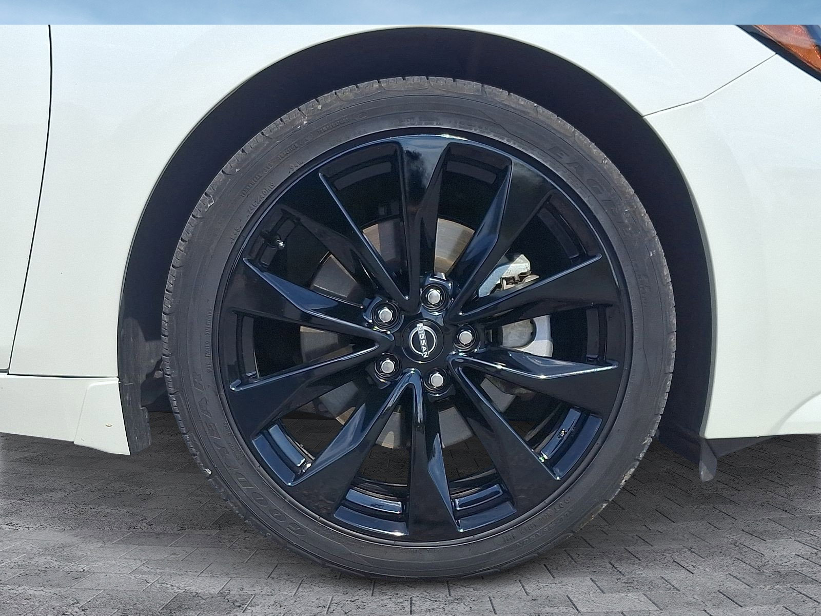 Used 2023 Nissan Maxima SR w/ Sport Mat Group FWD image 9
