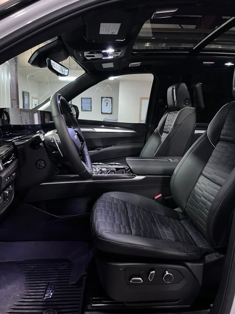 Used 2026 Cadillac Escalade V w/ LPO, ONYX Package AWD/4WD image 17