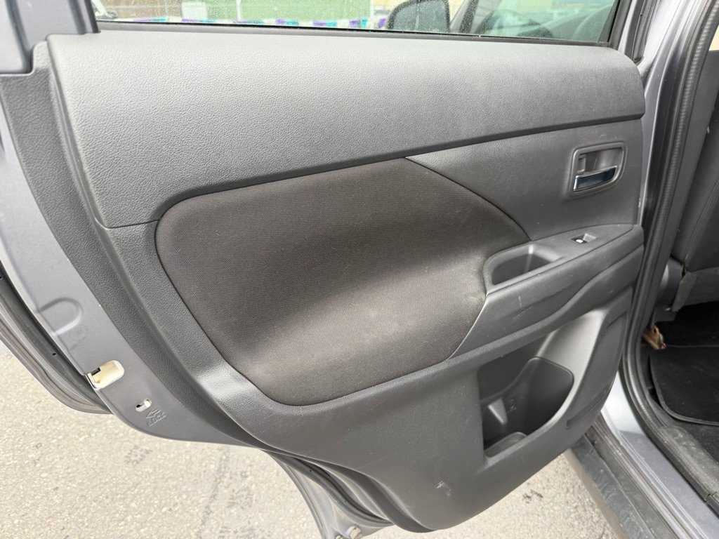 Used 2018 Mitsubishi Outlander SE AWD/4WD image 23