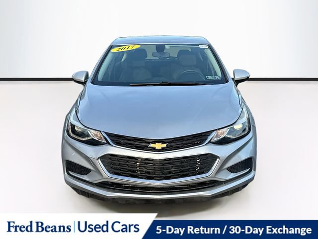 Used 2017 Chevrolet Cruze LT image 2