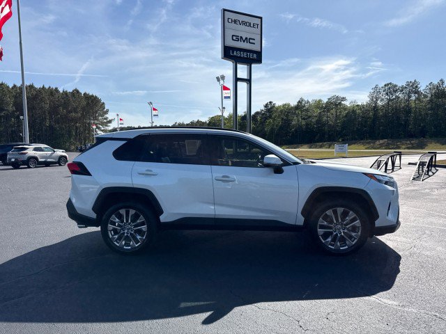 Used 2022 Toyota RAV4 XLE Premium FWD image 2