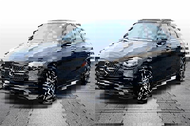 Used 2025 Mercedes-Benz C 300 4MATIC Sedan image 4