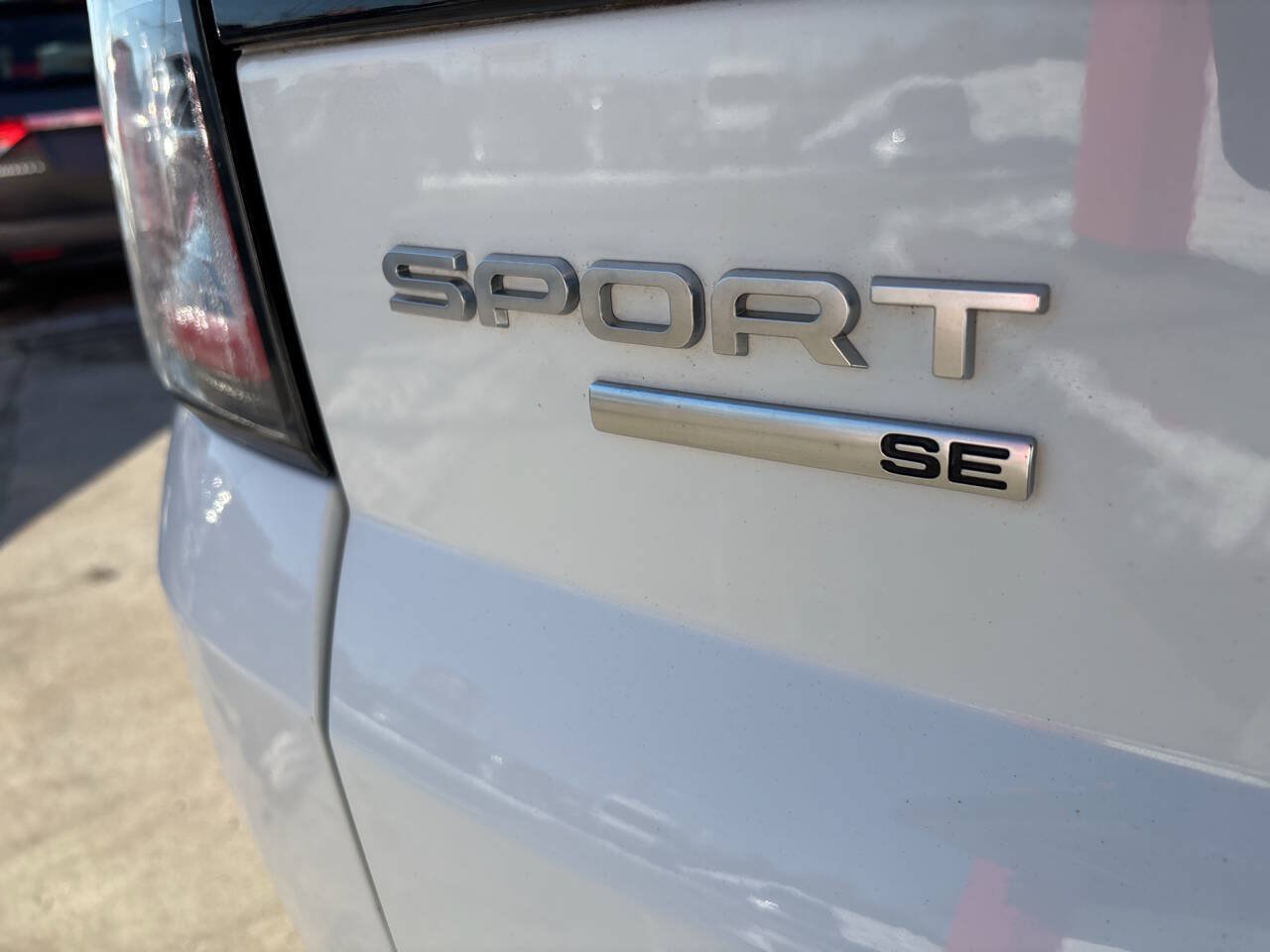Used 2018 Land Rover Range Rover Sport SE AWD/4WD image 18