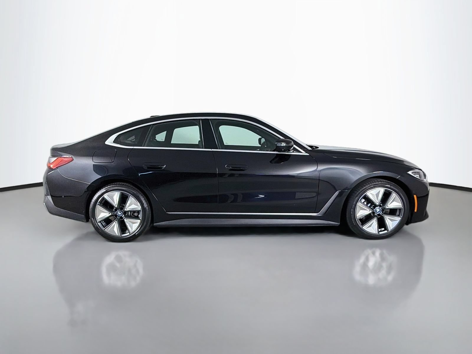 Used 2023 BMW i4 eDrive40 w/ Premium Package RWD image 8