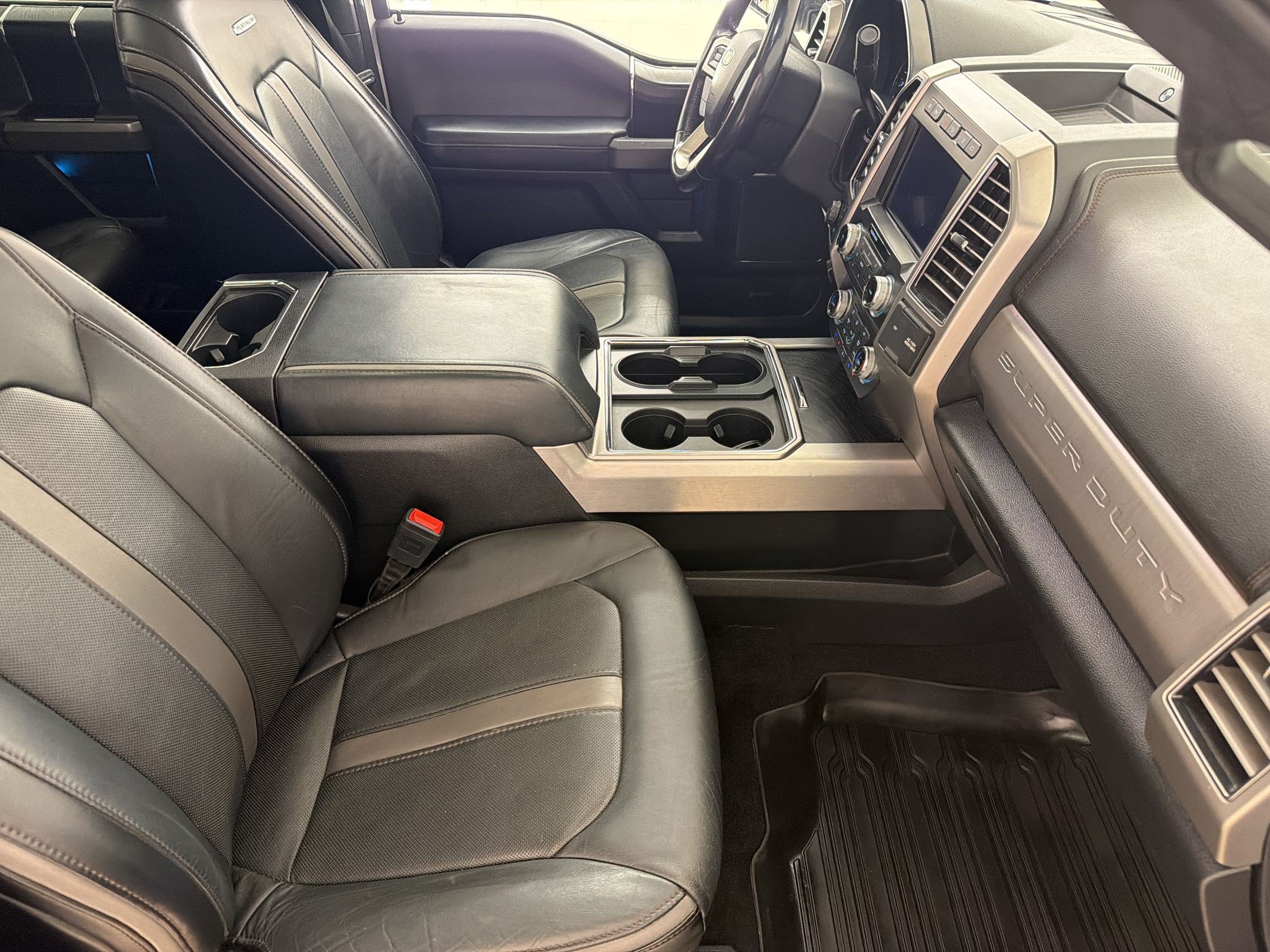 Used 2019 Ford F250 Platinum w/ Platinum Ultimate Package AWD/4WD image 24