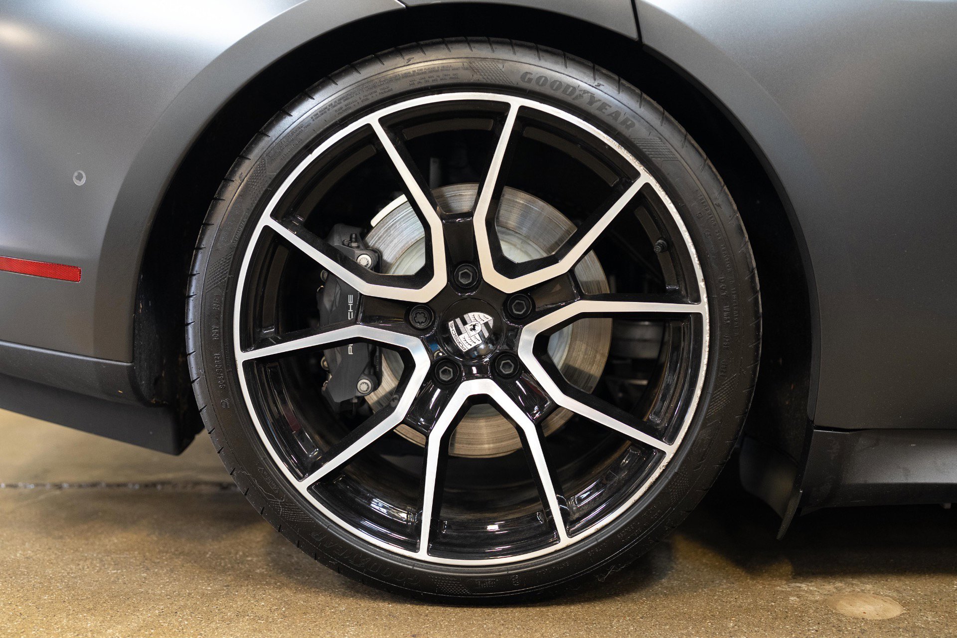 Used 2025 Porsche Taycan RWD image 30