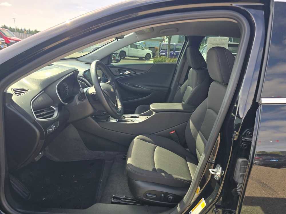 Used 2024 Chevrolet Malibu LT w/ Midnight Edition FWD image 9