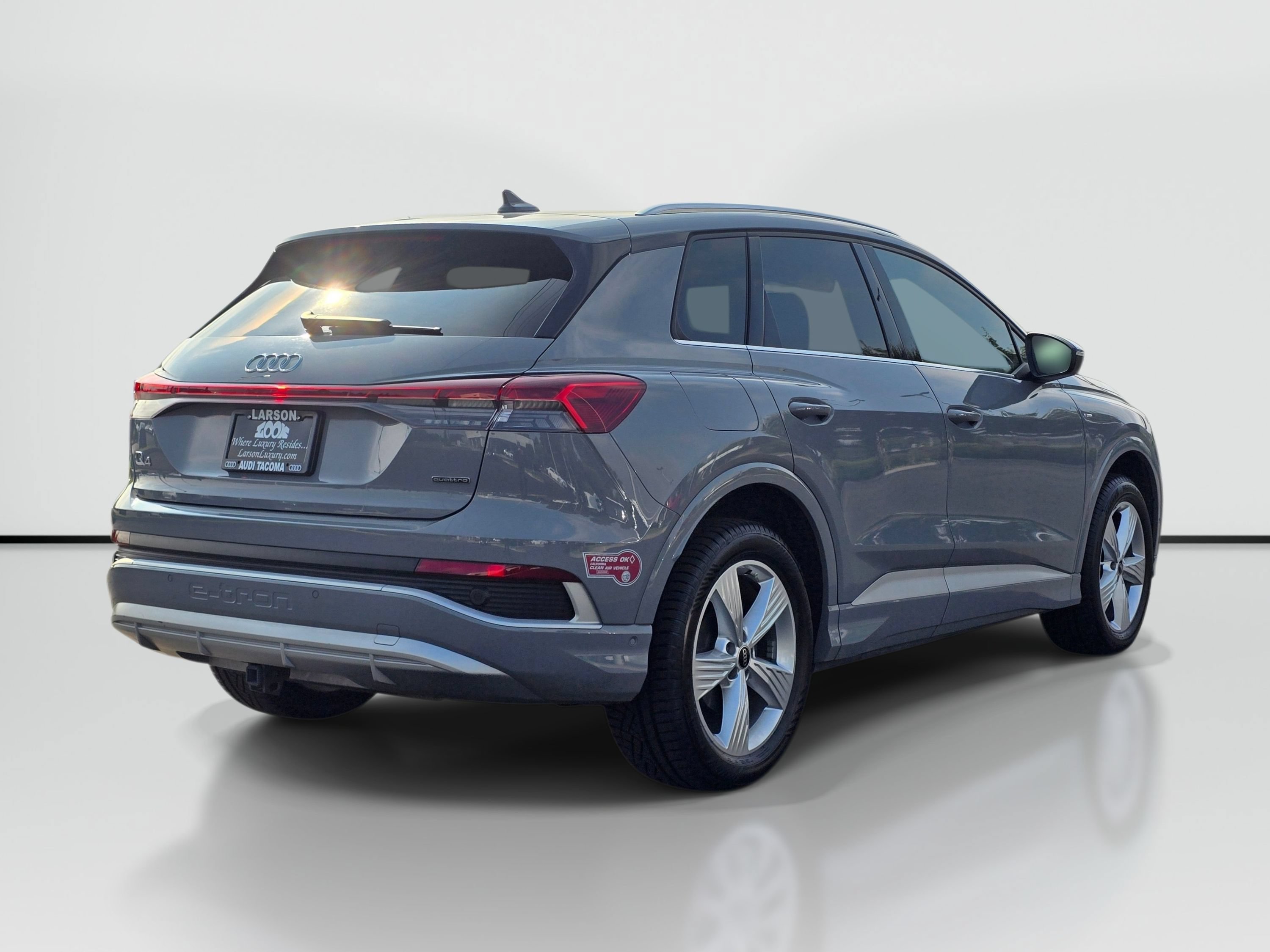 Used 2023 Audi Q4 e-tron Premium Plus w/ Premium Plus AWD/4WD image 5