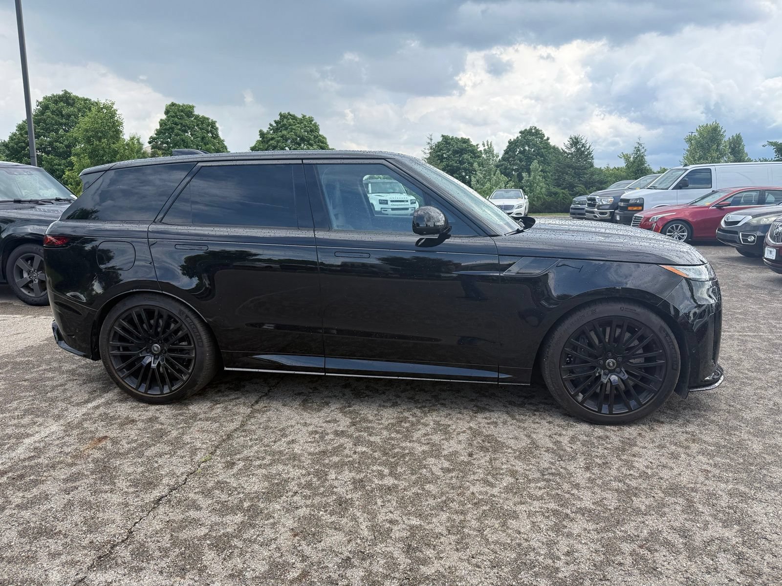 Used 2024 Land Rover Range Rover Sport AWD/4WD image 4
