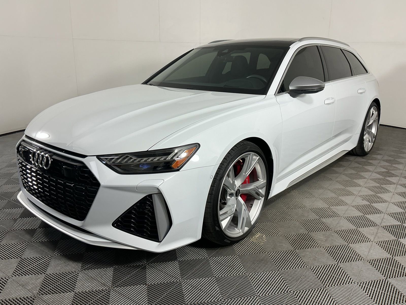 Used 2023 Audi RS 6 image 4