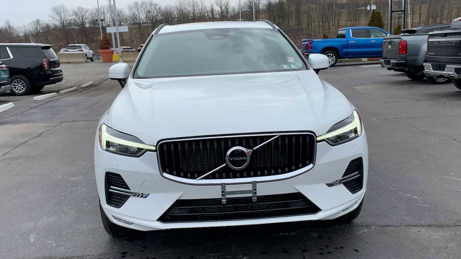 Used 2023 Volvo XC60 B5 Core image 3