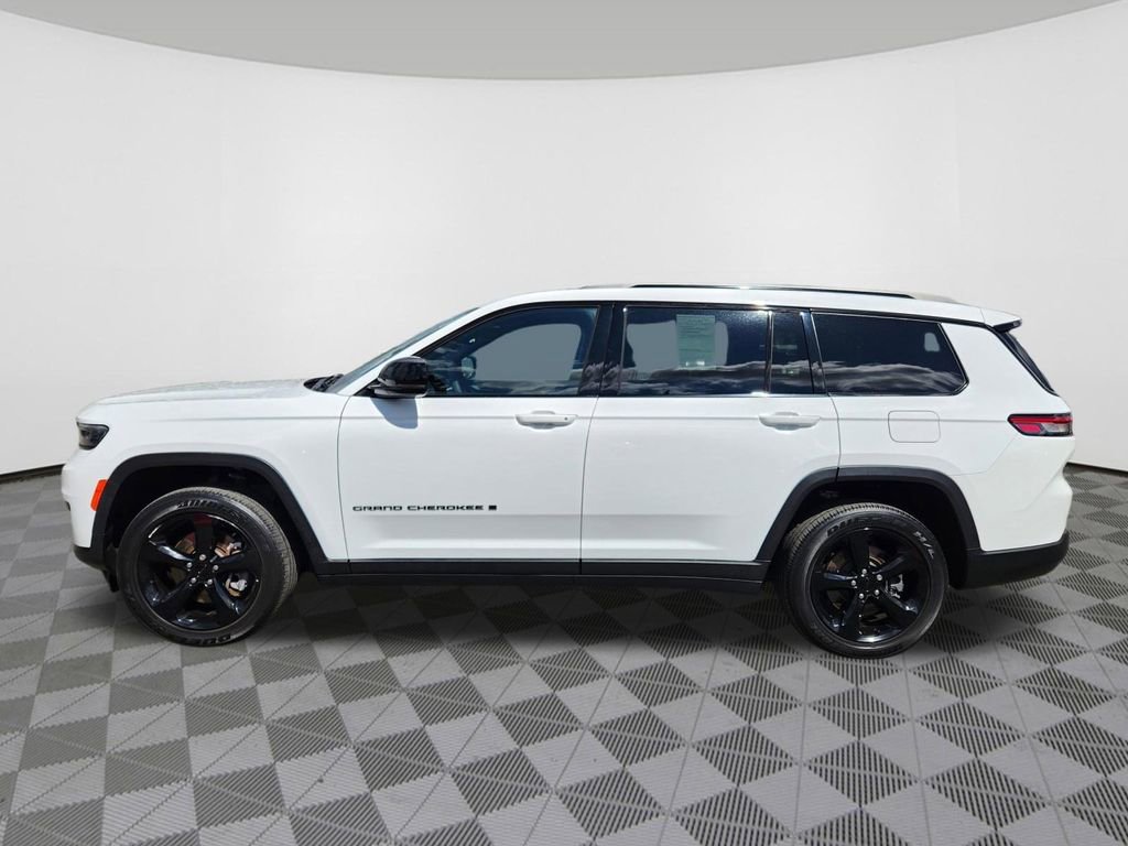 Used 2023 Jeep Grand Cherokee L Laredo AWD/4WD image 5