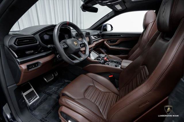 Used 2025 Lamborghini Urus SE AWD/4WD image 23