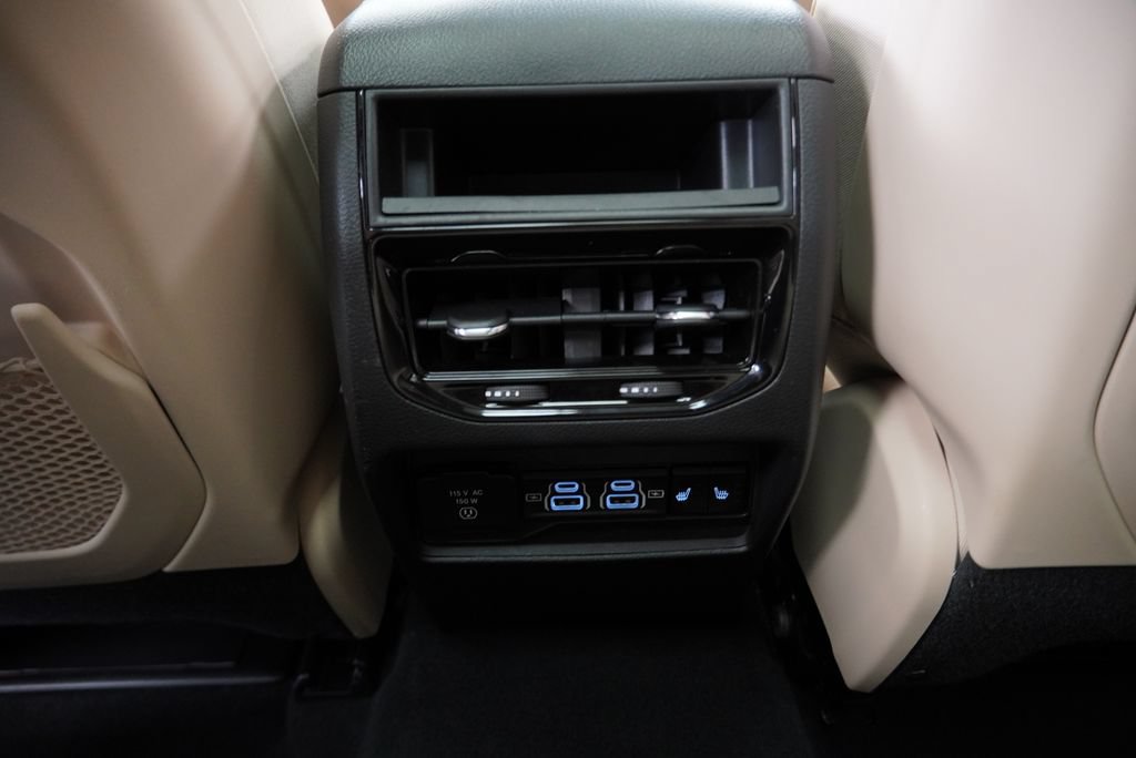 Certified 2025 Jeep Grand Cherokee Limited AWD/4WD image 30