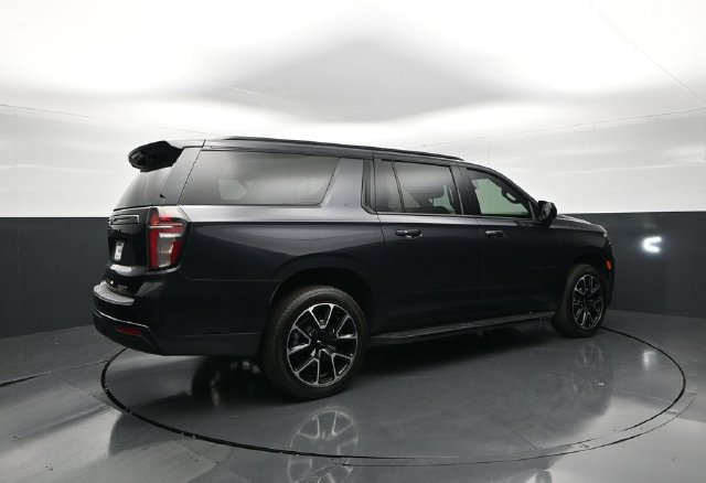 Used 2023 Chevrolet Suburban RST RWD image 7