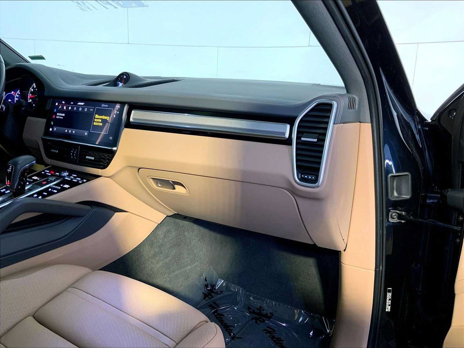 Used 2023 Porsche Cayenne Platinum Edition AWD/4WD image 22