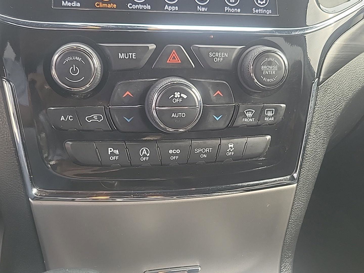 Used 2022 Jeep Grand Cherokee Laredo X image 16