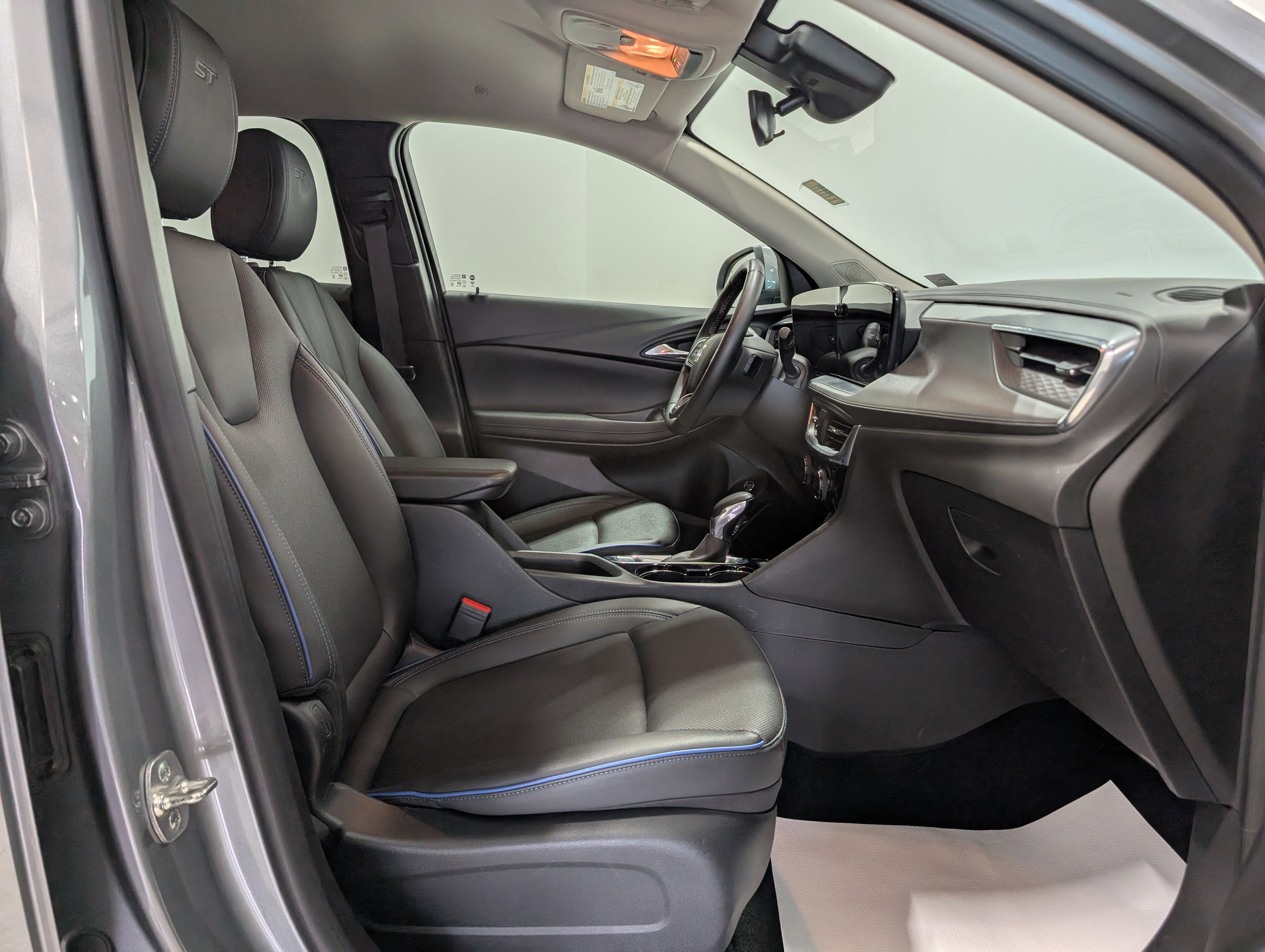 Used 2023 Buick Envision Essence w/ Sport Touring Package AWD/4WD image 14