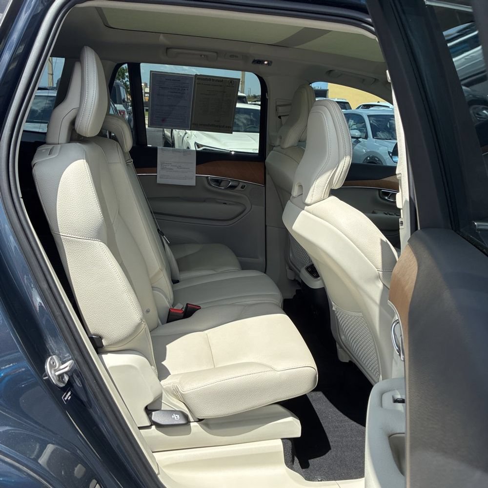 Used 2022 Volvo XC90 T6 Momentum w/ Advanced Package AWD/4WD image 5