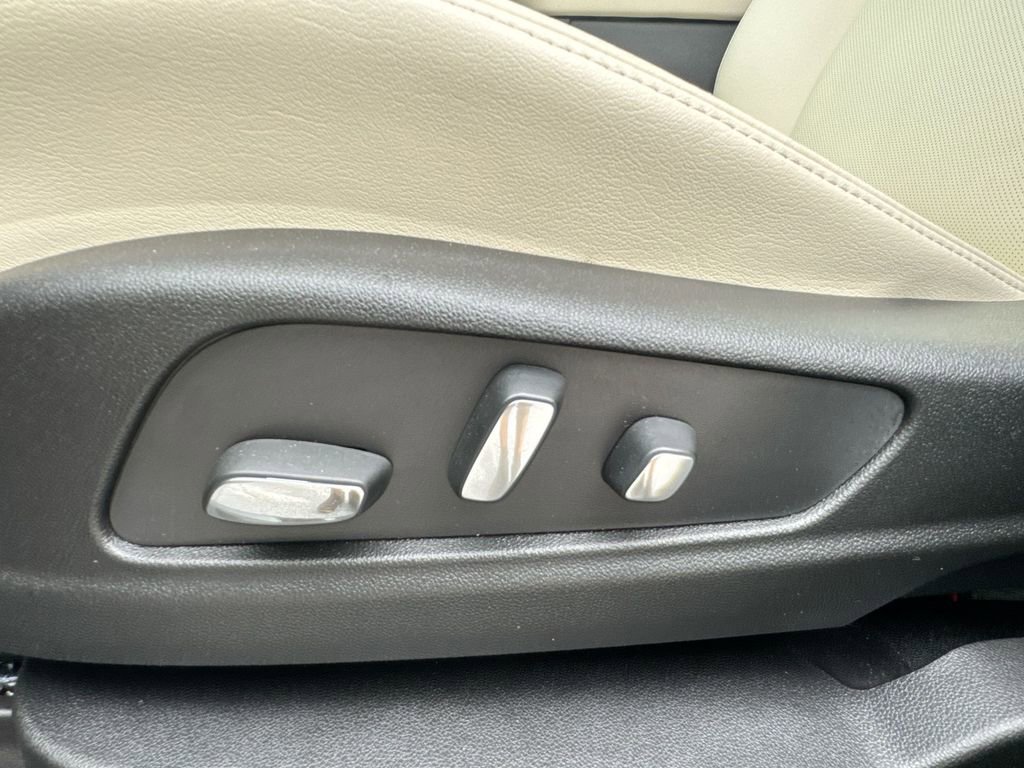 Used 2025 Cadillac XT6 Sport w/ Technology Package image 14