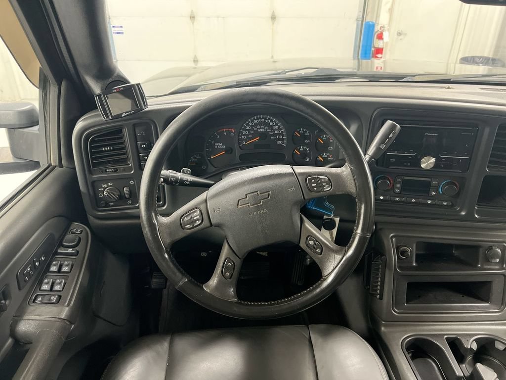 Used 2004 Chevrolet Silverado 2500 LT w/ Skid Plate Package AWD/4WD image 11