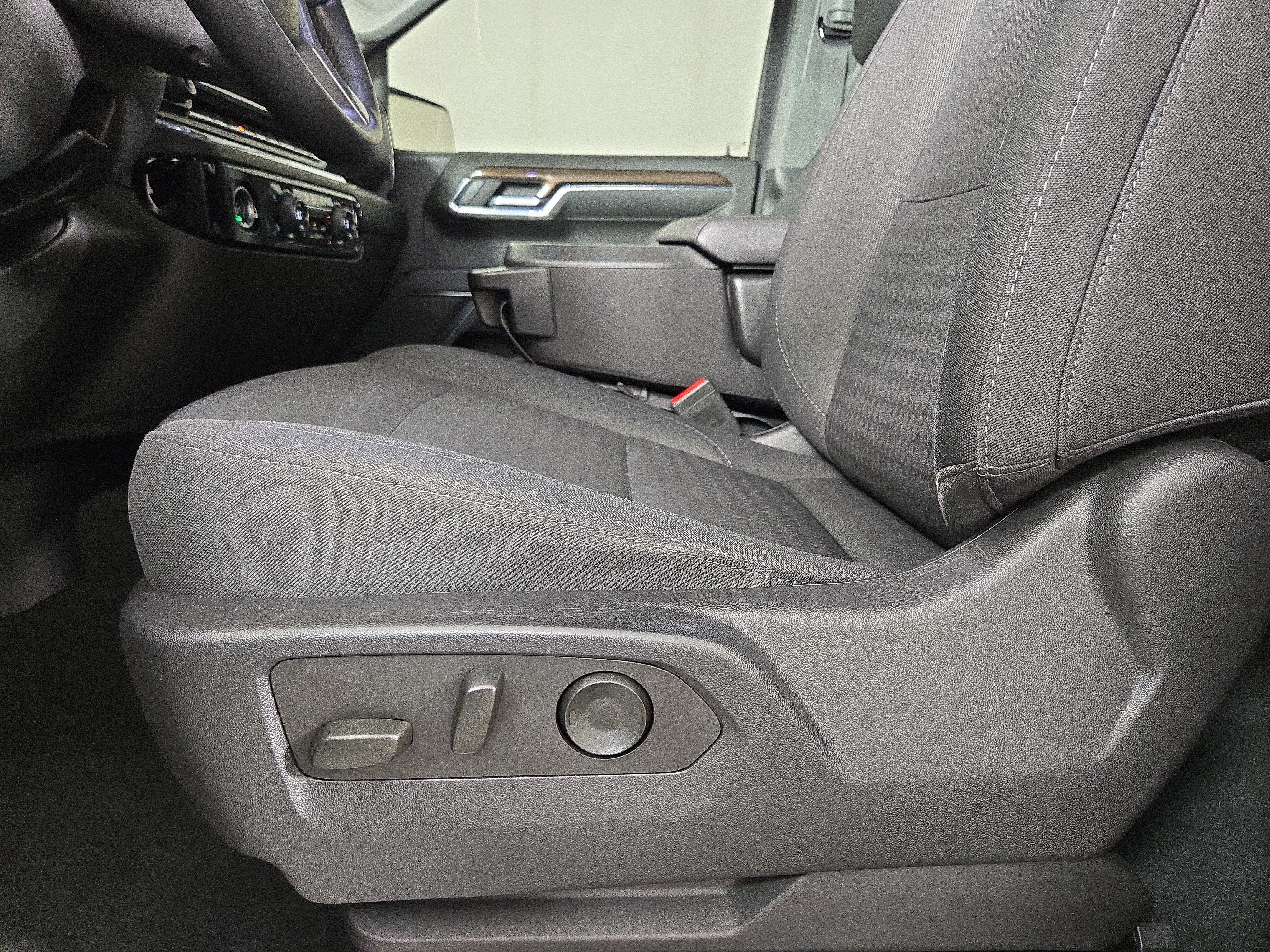 Certified 2023 Chevrolet Silverado 1500 LT AWD/4WD image 29