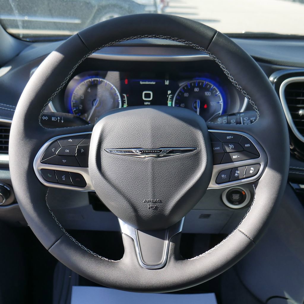New 2026 Chrysler Pacifica Select image 45