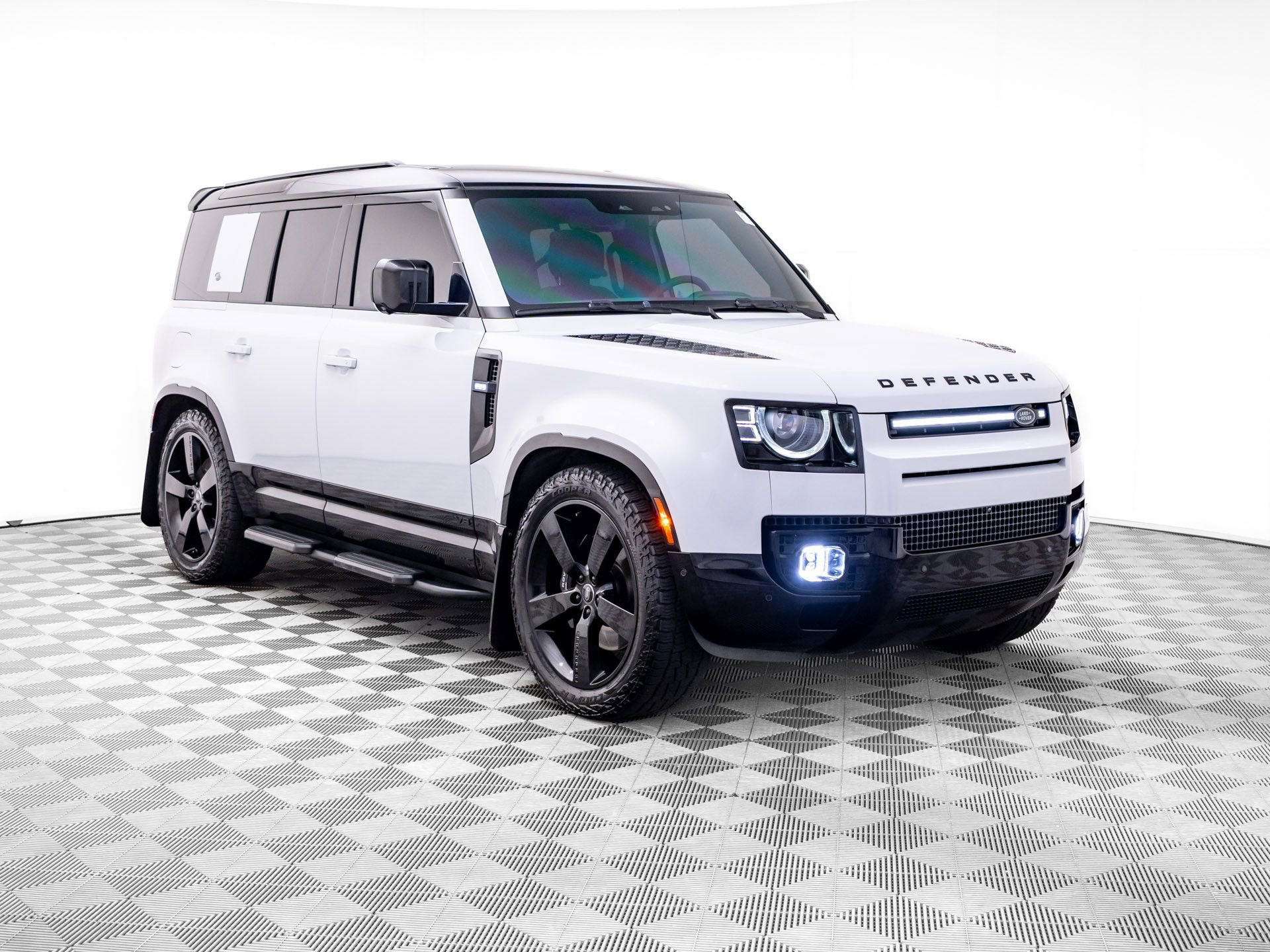 Used 2023 Land Rover Defender 110 V8 AWD/4WD image 8