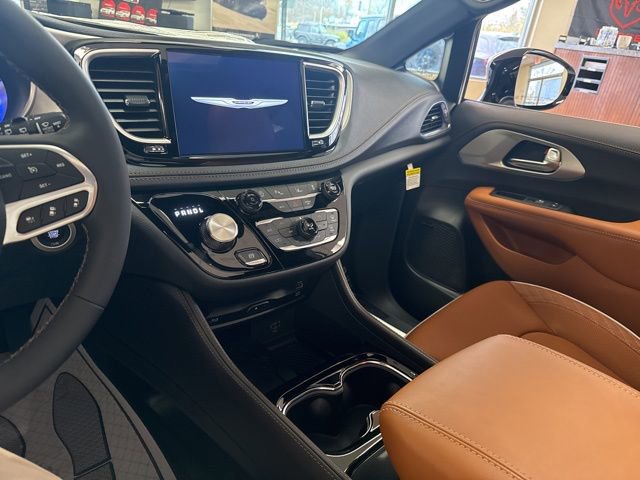 New 2026 Chrysler Pacifica Pinnacle image 14