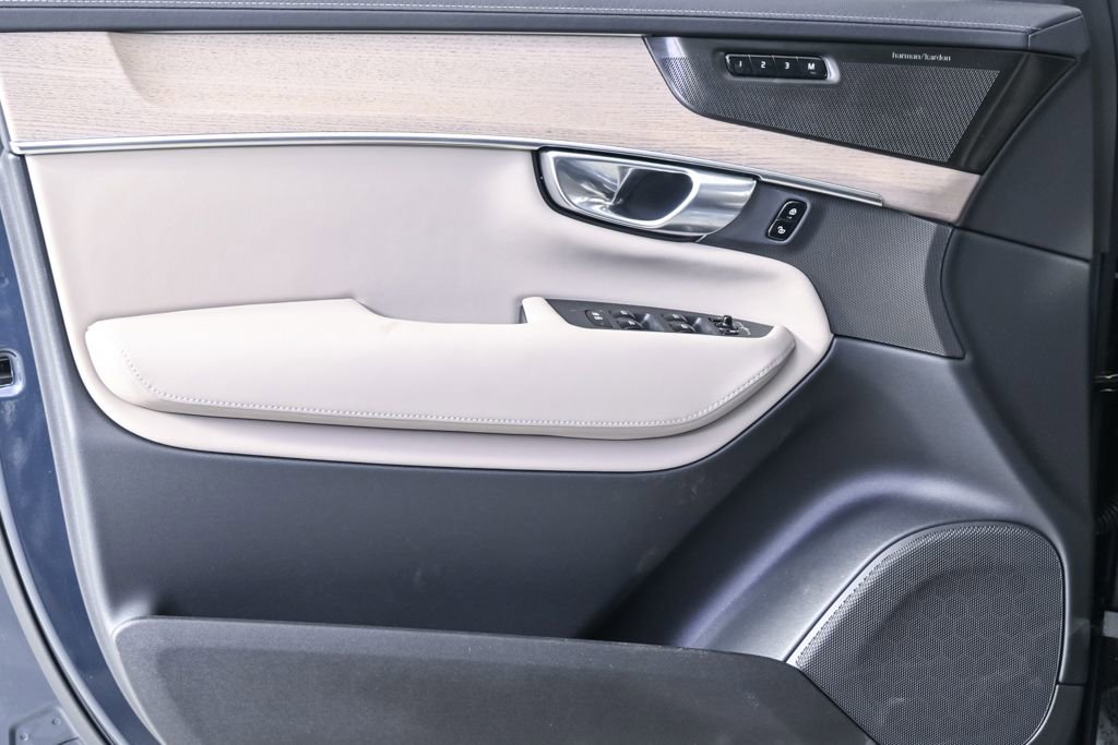 Certified 2026 Volvo XC90 B6 Plus w/ Protection Package Premier image 8